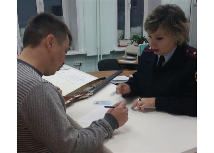 В Красноярском крае сотрудники лицензионно-разрешительной работы провели единый день приема граждан