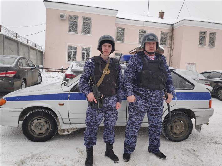 В Свердловской области бойцы Росгвардии по горячим следам задержали подозреваемого в разбойном нападении на отделение почты России