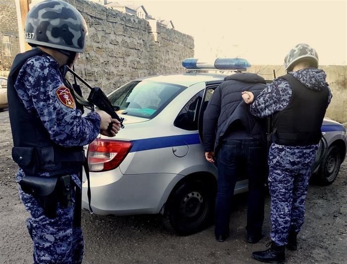 Севастопольские росгвардейцы задержали подозреваемого в незаконном проникновении в социальное учреждение