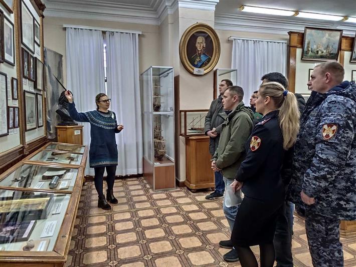 Севастопольские росгвардейцы посетили военно-исторический музей Черноморского флота