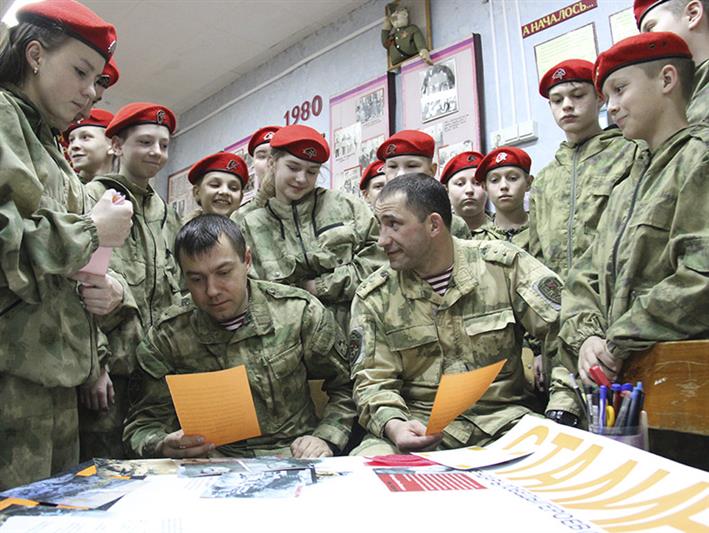 В Кузбассе росгвардейцы и школьники написали «письма из будущего» защитникам Сталинграда