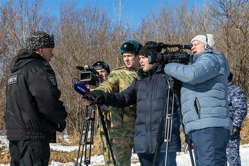 Победитель конкурса хабаровского радио провел день в спецназе Росгвардии (фото)