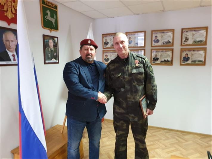 Представители спецназа «Витязь» поблагодарили томских росгвардейцев за проводимую работу с молодёжью