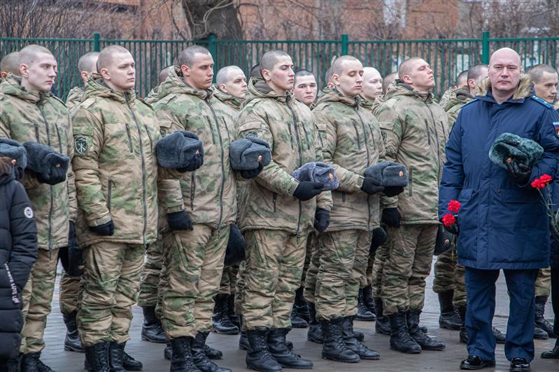 Военнослужащие и сотрудники Южного округа Росгвардии отдали дань уважения подвигу защитников Сталинграда