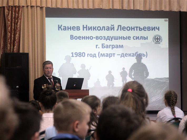 Ветеран Росгвардии рассказал ненецким школьникам о своем участии в Афганской войне