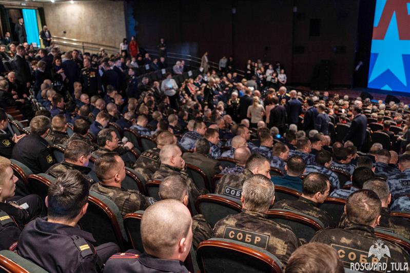 Губернатор Тульской области наградил отличившегося сотрудника Росгвардии