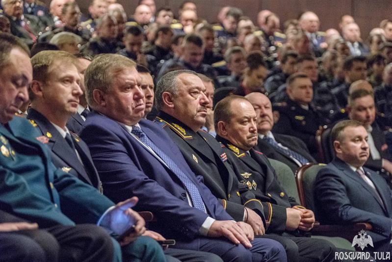Губернатор Тульской области наградил отличившегося сотрудника Росгвардии