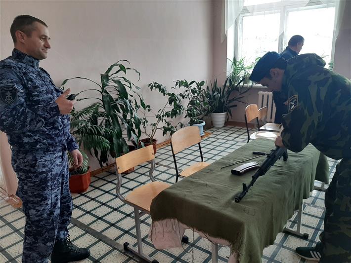 В Свердловской области сотрудники Росгвардии провели для детей и подростков военно-патриотические мероприятия