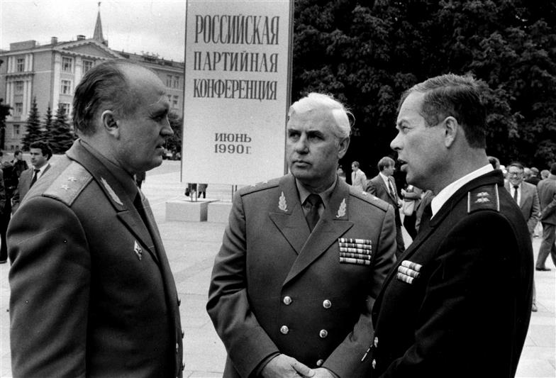 Директор Росгвардии генерал армии Виктор Золотов выразил соболезнования в связи со смертью генерал-полковника Василия Саввина
