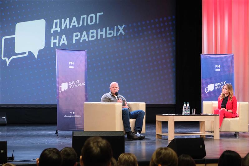 В Курске представители Росгвардии встретились с чемпионом мира Федором Емельяненко