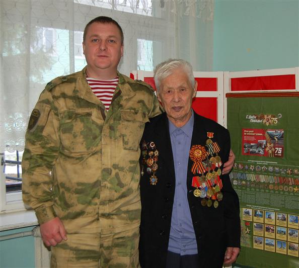 Тамбовские росгвардейцы поздравили с Днем защитника Отечества ветерана Великой Отечественной войны 