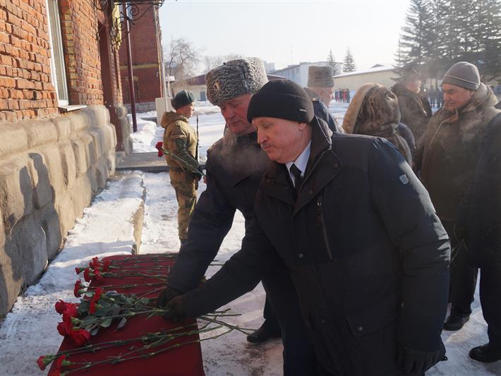 Мемориальная доска в честь командира полка войск правопорядка открыта в Иркутске