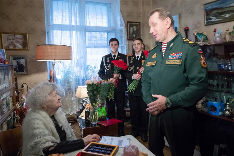 Генерал армии Виктор Золотов навестил Героя Советского Союза Алексея Волошина в день его 100-летнего юбилея