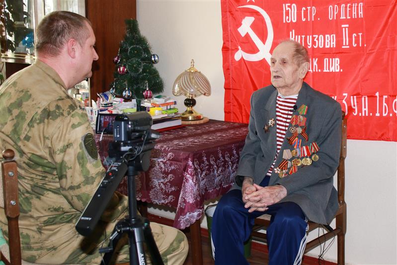 В Ставрополе росгвардейцы навестили ветерана Великой  Отечественной войны (видео)