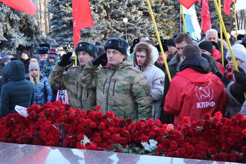Сотрудники и военнослужащие Росгвардии приняли участие в памятном мероприятии, посвященном освобождению города Курска от немецко-фашистких захватчиков