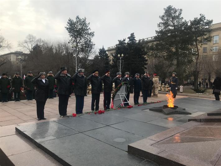В Южном Федеральном округе военнослужащие и сотрудники Росгвардии приняли участие в комплексе мероприятий, приуроченных ко Дню защитника Отечества (фото)