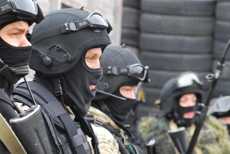 При участии СОБР задержано должностное лицо, подозреваемое в получении взятки 