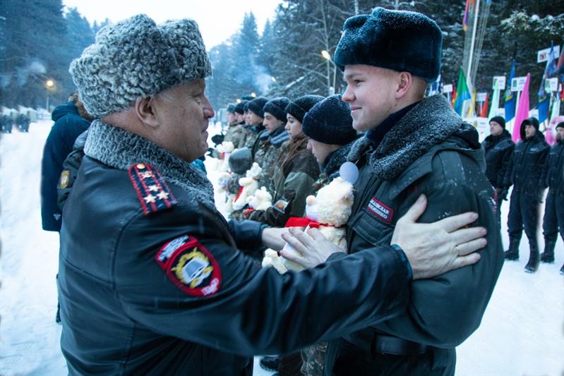 СЛЁТ НА БЕРЕГУ КАМЫ