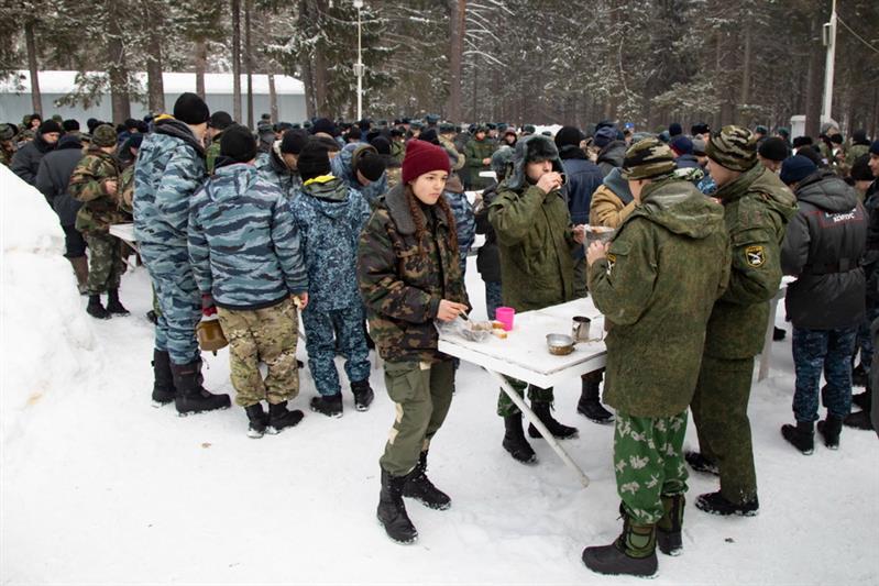 СЛЁТ НА БЕРЕГУ КАМЫ