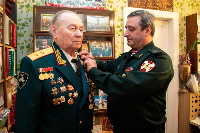 Первому командующему Приволжским округом войск вручили медаль «75 лет Победы в Великой Отечественной войне 1941-1945 г.г.»