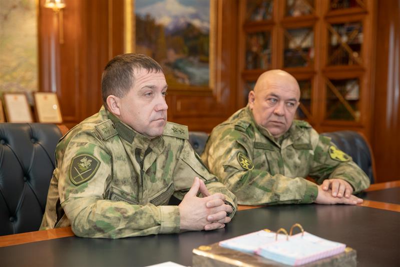 Командующий Северо-Кавказским округом Росгвардии провел рабочую встречу с  главой Карачаево-Черкесской Республики 