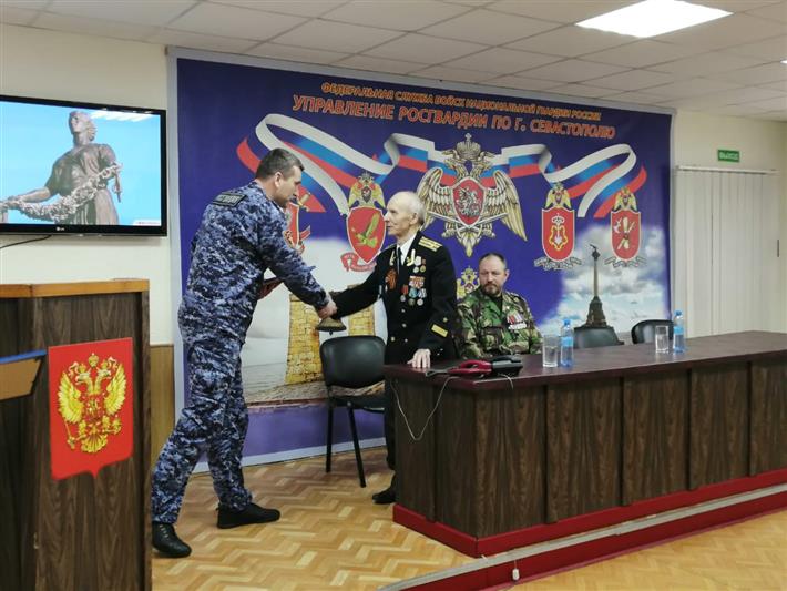 Встреча росгвардейцев с ветераном Великой Отечественной войны состоялась в Севастополе