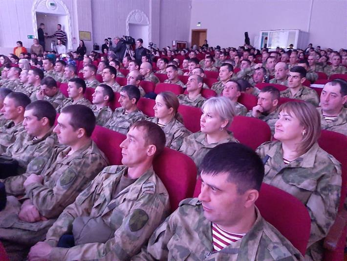 Ансамбль песни и пляски и военный оркестр штаба Северо-Кавказского округа Росгвардии выступили в Кизляре