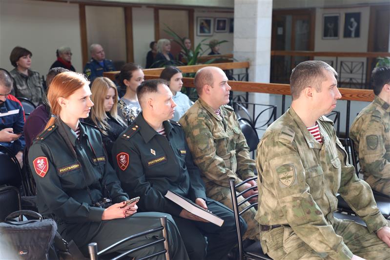 Военнослужащие Северо-Кавказского округа Росгвардии приняли участие в акции, посвященной Международному дню дарения книг