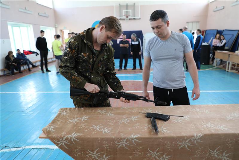 Военнослужащие Северо-Кавказского округа Росгвардии приняли участие в военно-патриотической игре «А ну-ка, парни!»