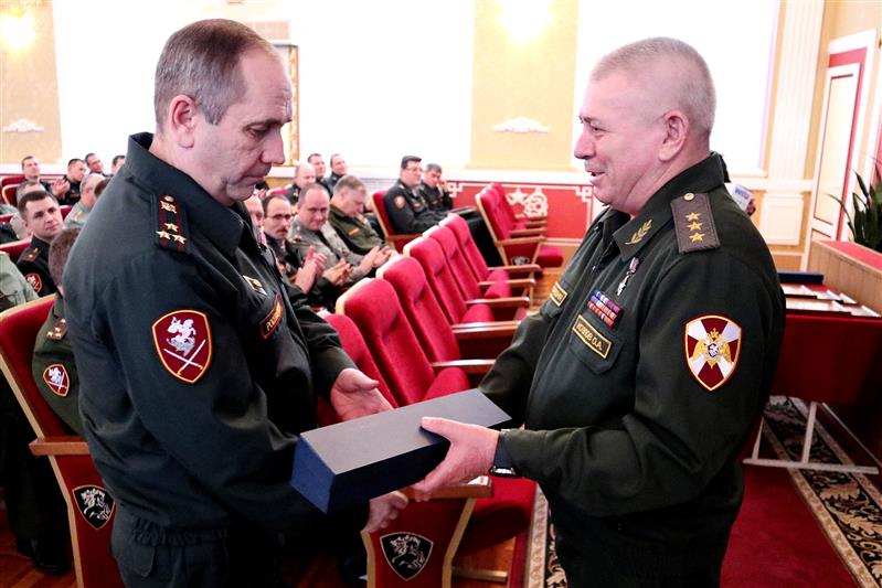 Командующий Южным округом Росгвардии и начальник донского управления ведомства поздравили подчиненных с Днем защитника Отечества