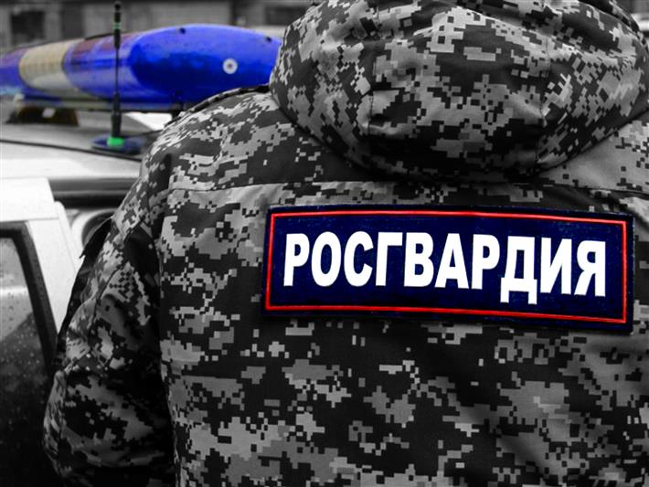 В Смоленске взрывотехники ОМОН обследовали подозрительный предмет