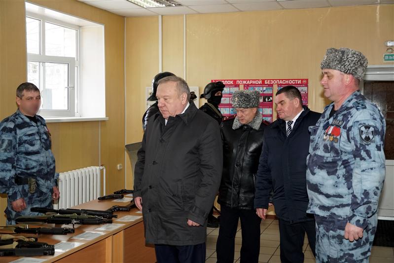 Глава комитета Госдумы по обороне посетил оренбургский ОМОН