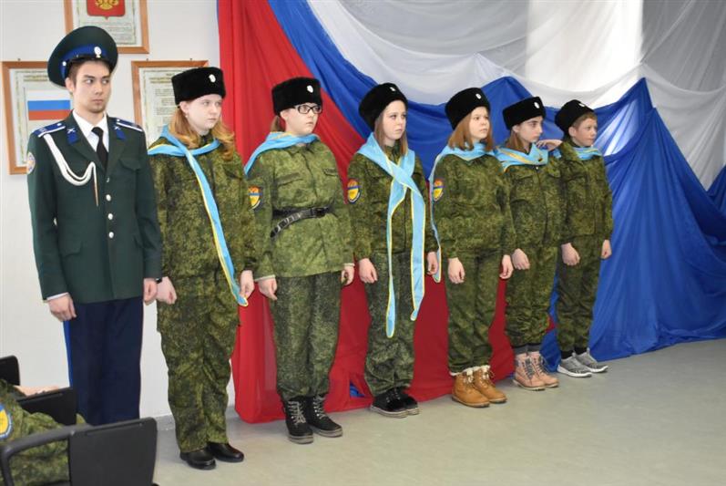В Свердловской области военнослужащие Росгвардии приняли участие в торжественной церемонии принятия кадетской присяги 