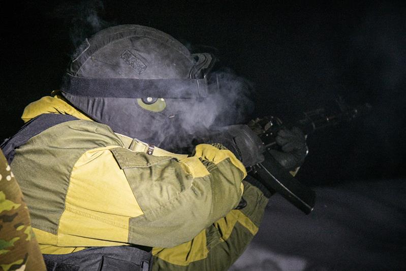 Бойцы ОМОН исполнили желание кемеровской студентки, интересующейся военной тематикой (фото)