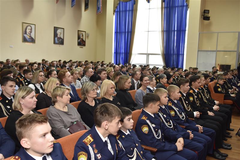 В МОСКОВСКОМ ПРЕЗИДЕНТСКОМ КАДЕТСКОМ УЧИЛИЩЕ ИМЕНИ М.А. ШОЛОХОВА ВОЙСК НАЦИОНАЛЬНОЙ ГВАРДИИ РОССИЙСКОЙ ФЕДЕРАЦИИ ПРОШЛО ТОРЖЕСТВЕННОЕ СОБРАНИЕ, ПОСВЯЩЁННОЕ ДНЮ ЗАЩИТНИКА ОТЕЧЕСТВА