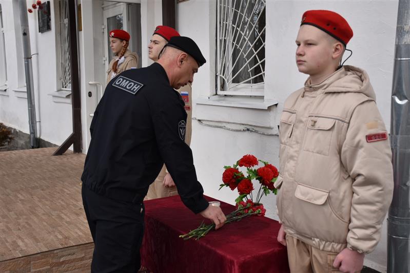 Офицер ОМОН рассказал майкопским школьникам о войне в Афганистане