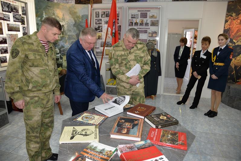 Росгвардейцы провели профориентационную встречу с кадетами в отдалённом районе Югры