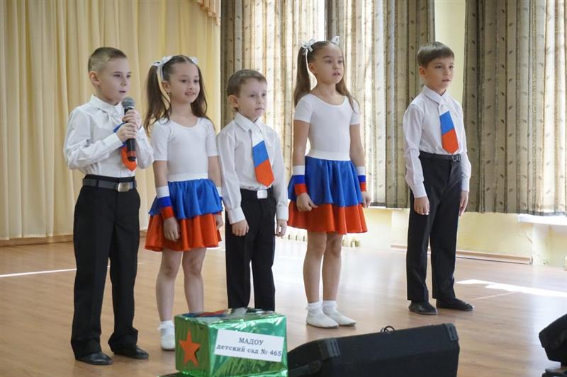 В Свердловской области сотрудники Росгвардии провели для детей и подростков военно-патриотические мероприятия