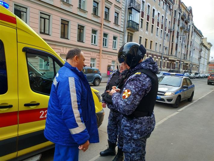 В центре Петербурга сотрудники Росгвардии задержали злоумышленника, напавшего на водителя скорой помощи