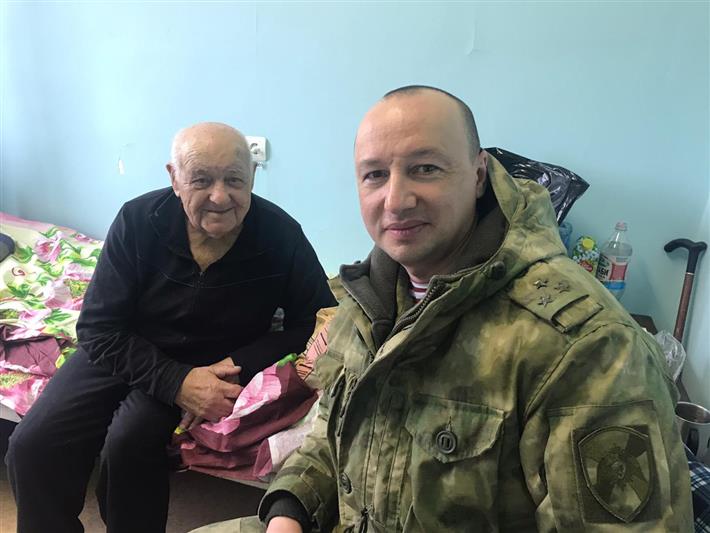 В Смоленске офицеры Росгвардии встретились с ветераном Великой Отечественной войны