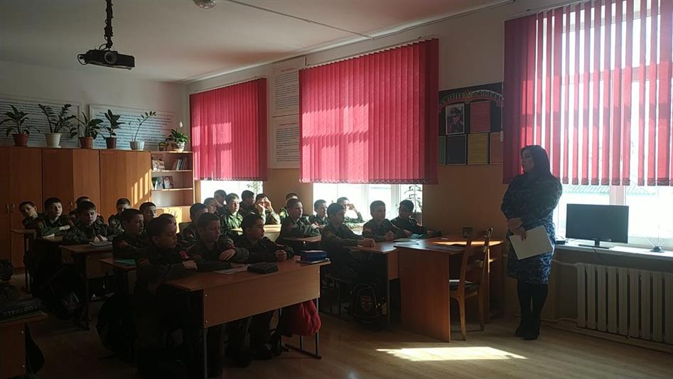 Сотрудники вневедомственной охраны проводят для дагестанских детей тематические мероприятия по случаю 100-летия Героя Советского Союза Алексея Волошина