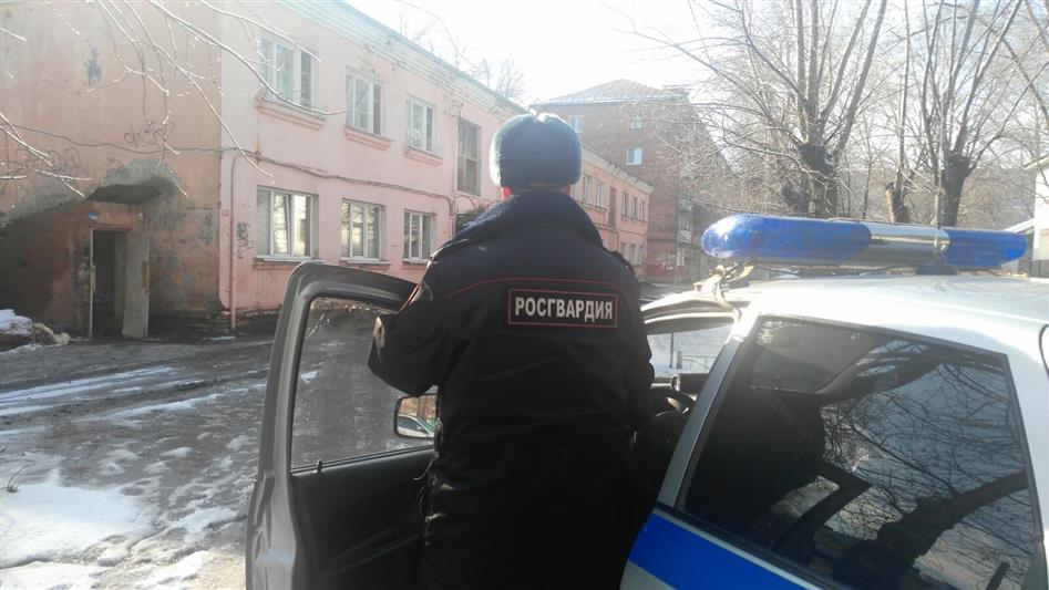 В Пензе сотрудники Росгвардии эвакуировали 26 человек во время пожара в жилом доме