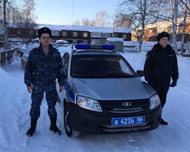 В Югре сотрудники Росгвардии спасли жителей поселка от разъяренного пса