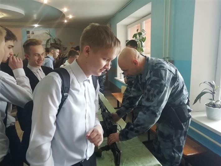 Росгвардия продолжает проводить профориентационные мероприятия с молодёжью Ивановской области