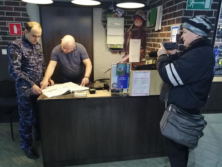 В Орле корреспондент ГТРК понаблюдал за ходом проверки Росгвардией владельцев оружия