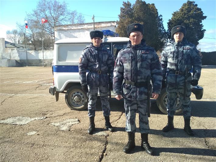 В Крыму военнослужащие Росгвардии задержали мужчину, находившегося в федеральном розыске