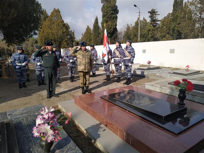 Военнослужащие севастопольского полка Росгвардии почтили память Героя Советского Союза Степана Неустроева 