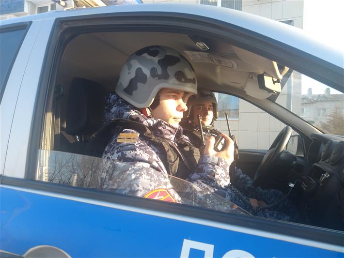 В Волгоградской области росгвардейцы вывели 11 человек из горящего дома