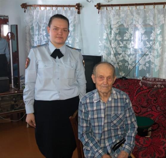 В Зауралье сотрудники вневедомственной охраны поздравили ветеранов службы с Днем защитника Отечества