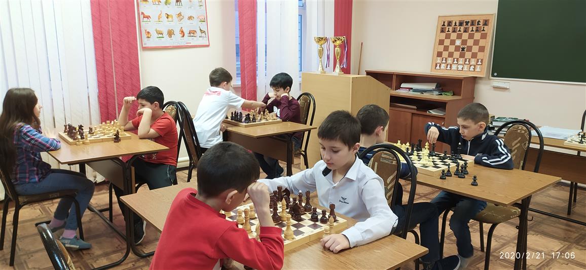 В ГРОЗНЕНСКОМ СОЕДИНЕНИИ РОСГВАРДИИ СРЕДИ ШКОЛЬНИКОВ СОСТОЯЛСЯ ТУРНИР ПО ШАХМАТАМ, ПОСВЯЩЕННЫЙ ДНЮ ЗАЩИТНИКА ОТЕЧЕСТВА